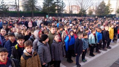 Okullarda 6 Şubat Deprem Şehitleri İçin Saygı Duruşu Yapılacak 3 Kahramanmaraş Merkezli 6 Şubat Depremlerinin Üçüncü Yılı Dolayısıyla Türkiye Genelindeki Tüm Okullarda Saygı Duruşunda Bulunulacak.