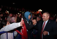 Keçiören'De Cumhuriyet Bayramı Uğur Işılak Konseriyle Coşkuyla Kutlandı